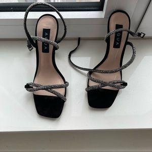 *WORN ONCE* beautiful AQUA heels